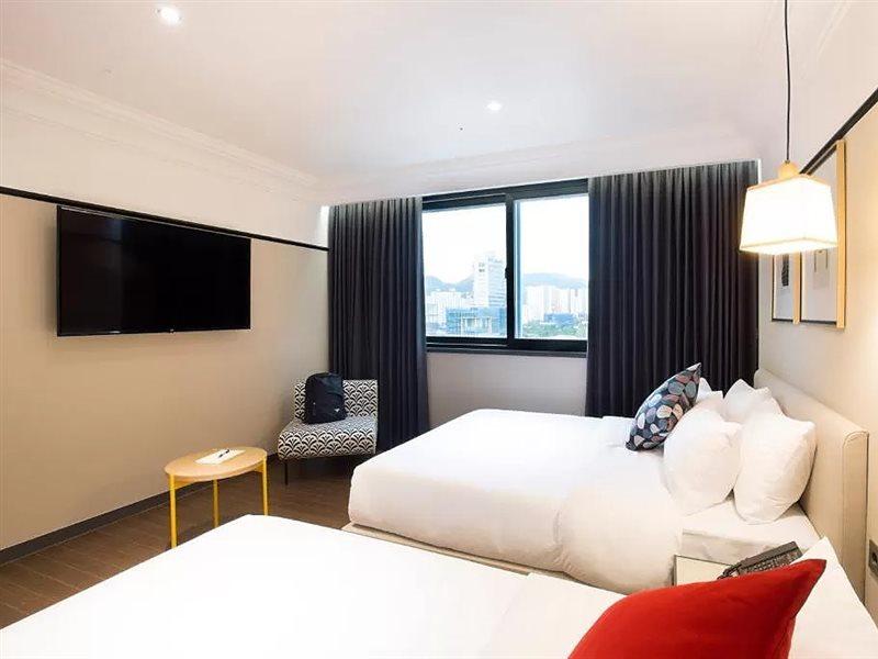 Brown Dot Hotel Jinju Exterior photo